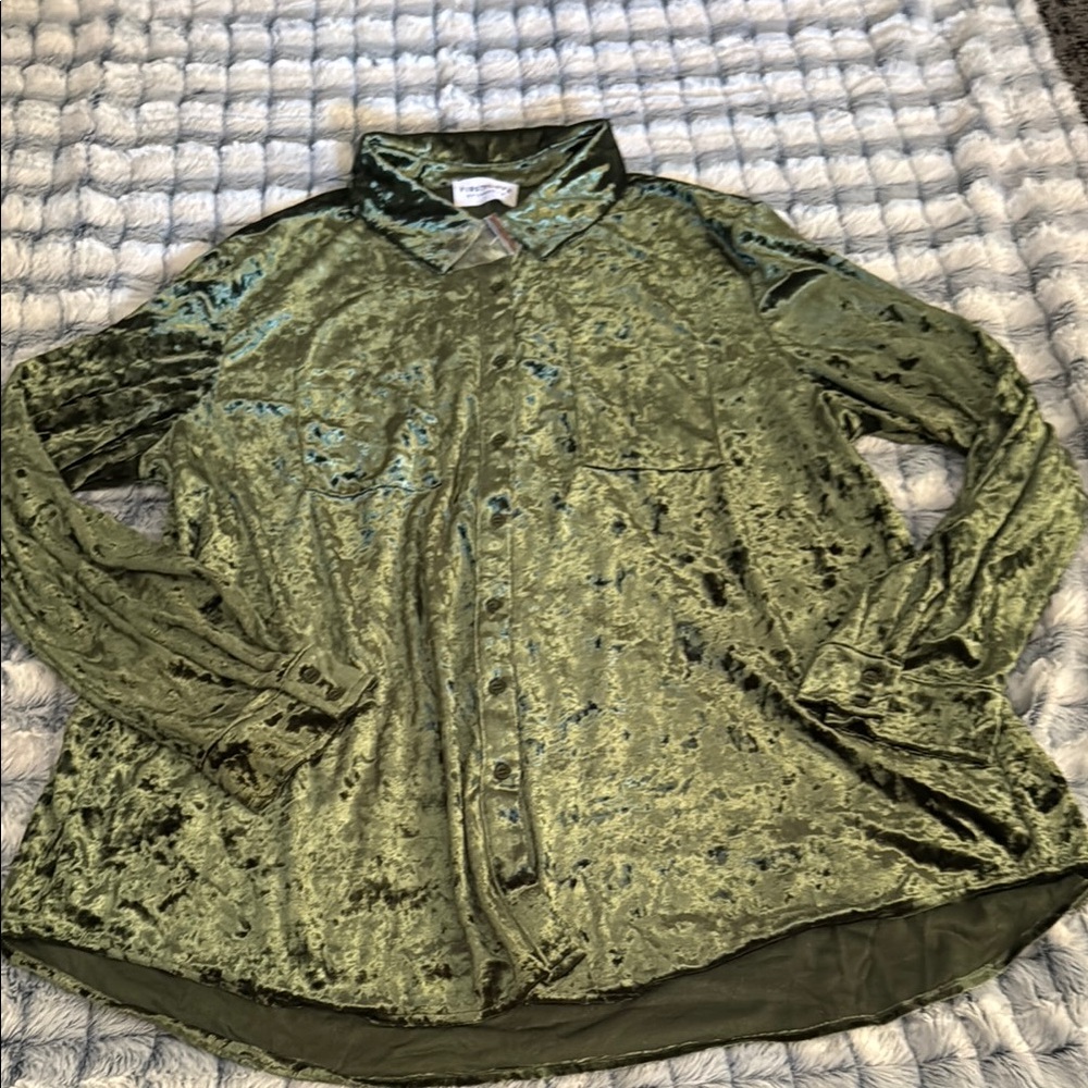 FIRST LOVE by Lovelyn Green / Olive Velvet Button-Up Shirt